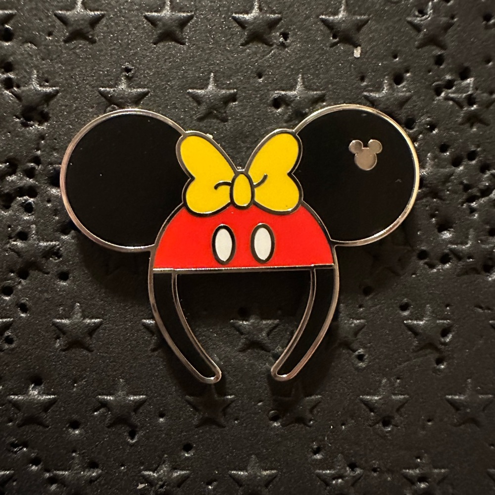 ✨3 for $32✨ Minnie Mouse Ear Headband Mystery Pin